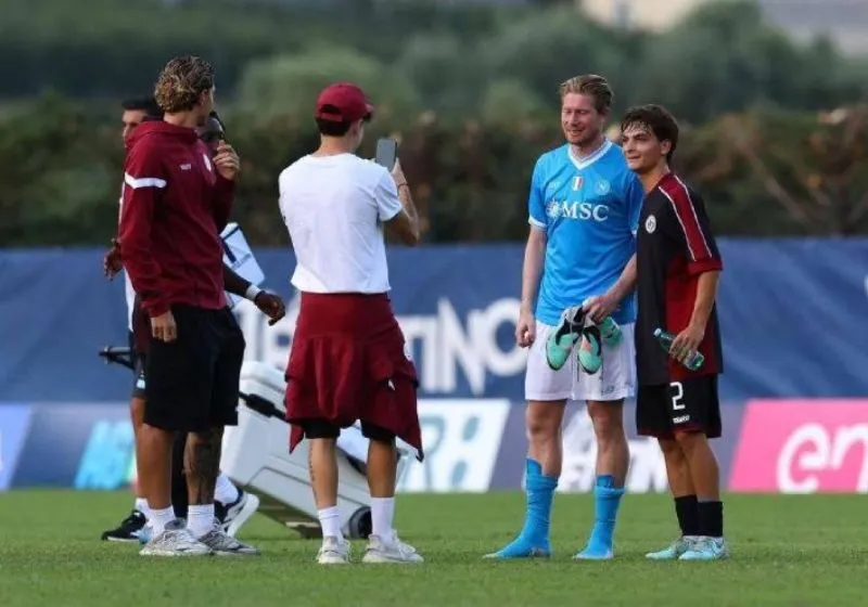 De Bruyne và tai nạn hy hữu ở Napoli