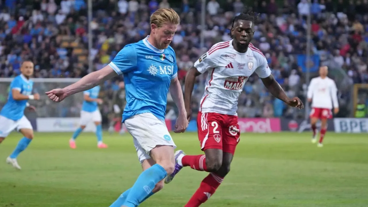 De Bruyne và tai nạn hy hữu ở Napoli – Cú sút "mở màn" gây xôn xao